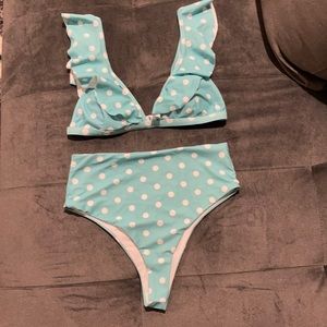 Super cute polka dot bikini!